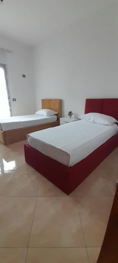 Casa Intera La Paghi Come Una Camera The Home With The Price Of A Room ドゥラス エクステリア 写真