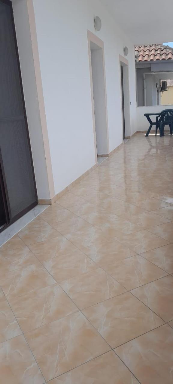 Casa Intera La Paghi Come Una Camera The Home With The Price Of A Room ドゥラス エクステリア 写真